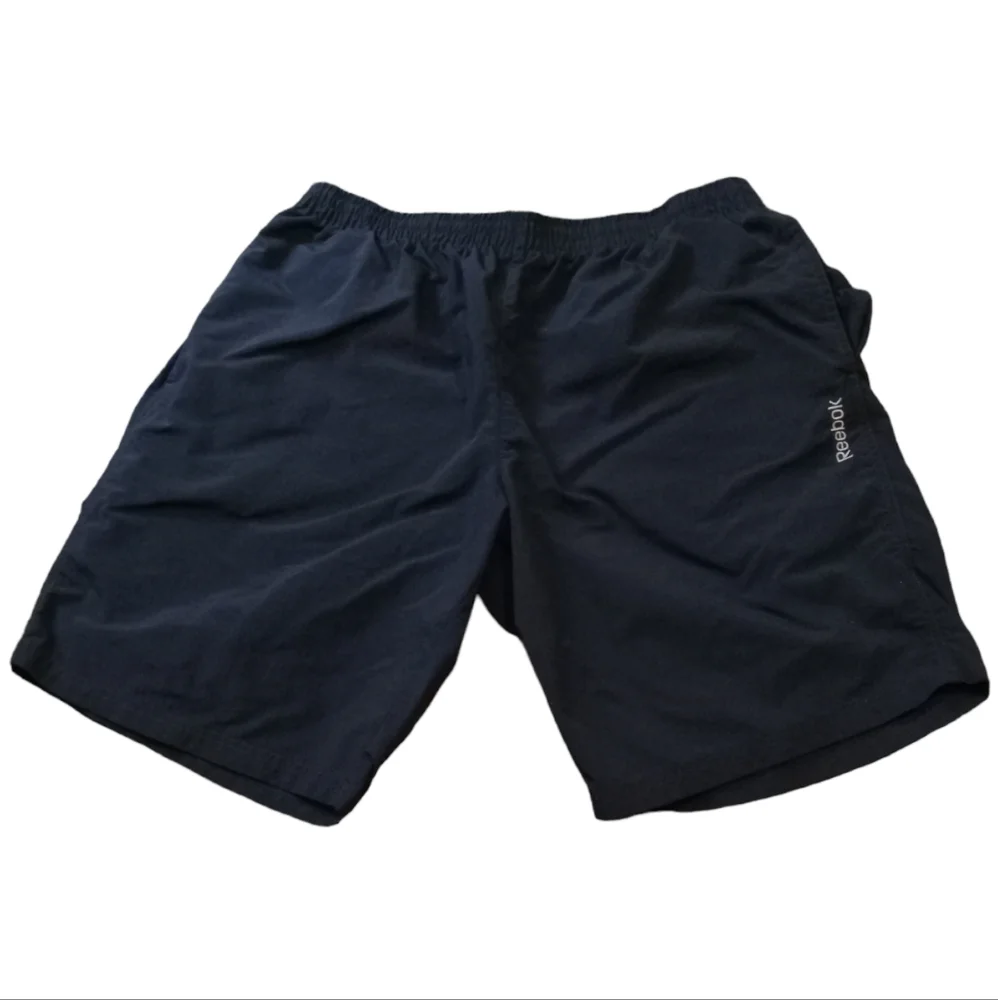 Reebok 100% nylon side, back pocket, elastic, drawstring mens athletic shorts. - Picture 2 of 5